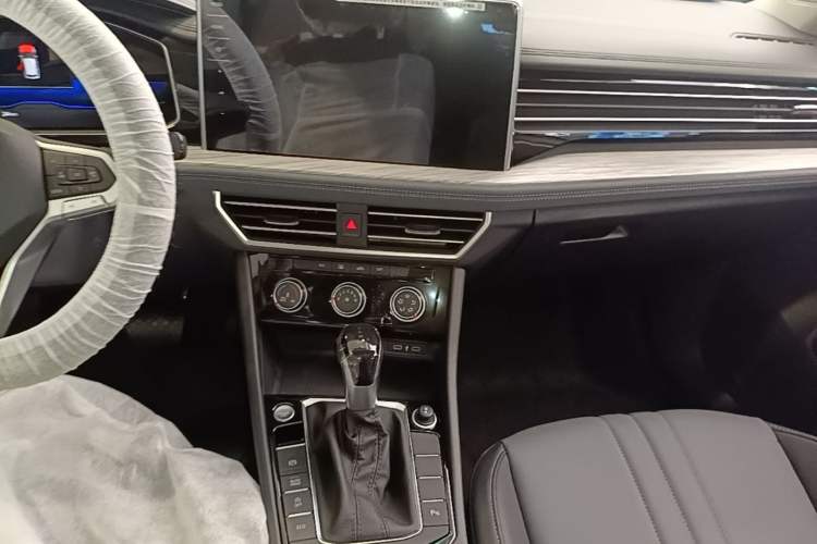 Used Volkswagen Sagitar 2026 Model 30 Million Units Selected 300TSI DSG Surpassing Edition Audio And AC Panel