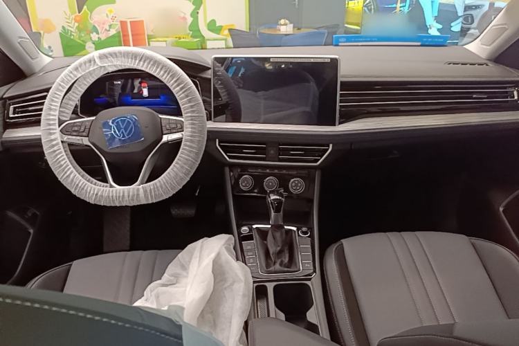 Used Volkswagen Sagitar 2026 Model 30 Million Units Selected 300TSI DSG Surpassing Edition Center Console