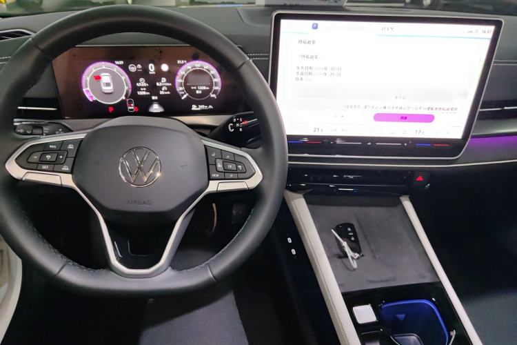 Used Volkswagen Sagitar 2026 Model L 300TSI DSG Luxury Version Center Console