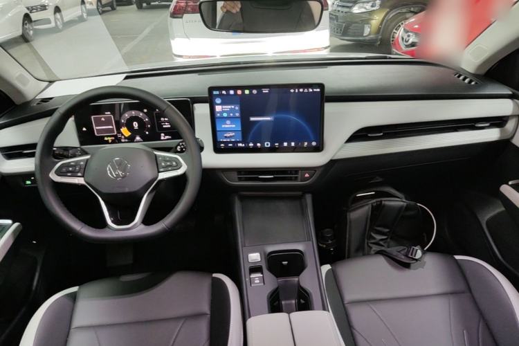 Used Volkswagen Sagitar 2026 Model S 1.5L Elite Edition Center Console