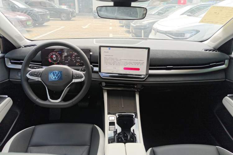 Used Volkswagen Sagitar 2026 Model L 300TSI DSG Elite Version Center Console