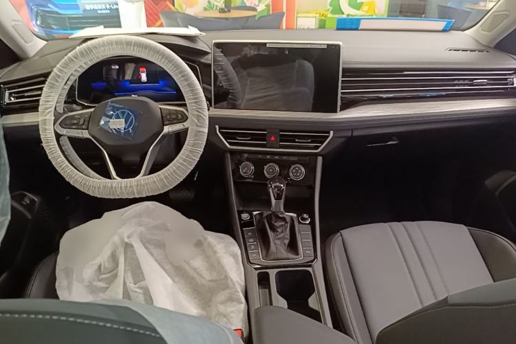Used Volkswagen Sagitar 2026 Model 30 Million Units Selected 300TSI DSG Surpassing Edition Center Console