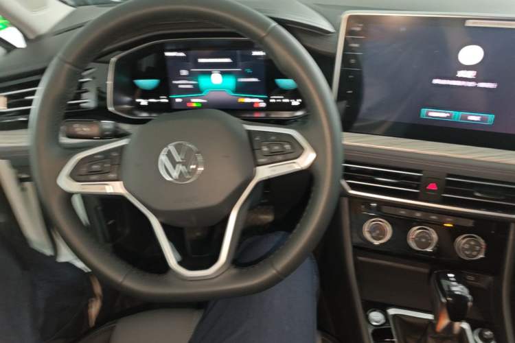 Used Volkswagen Sagitar 2026 Model 30 Million Units Selected 300TSI DSG Surpassing Edition Center Console