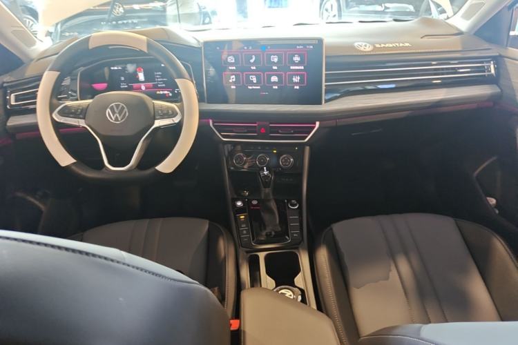Used Volkswagen Sagitar 2026 Model 30 Million Units Selected 300TSI DSG Surpassing Edition Center Console