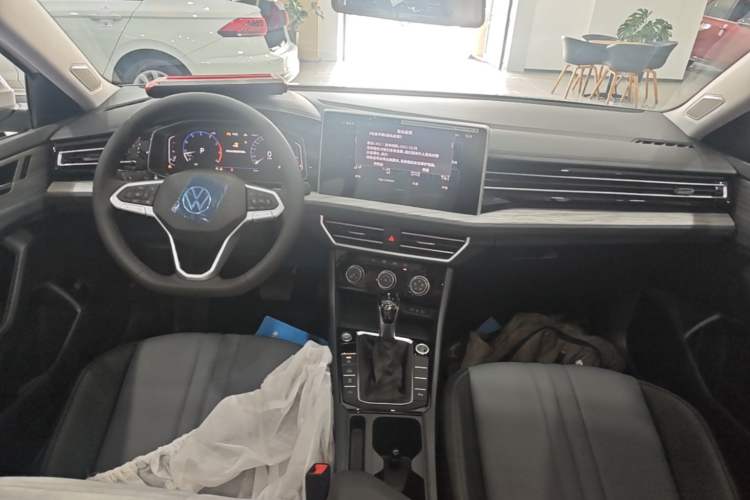 Used Volkswagen Sagitar 2026 Model 30 Million Units Selected 300TSI DSG Surpassing Edition Center Console