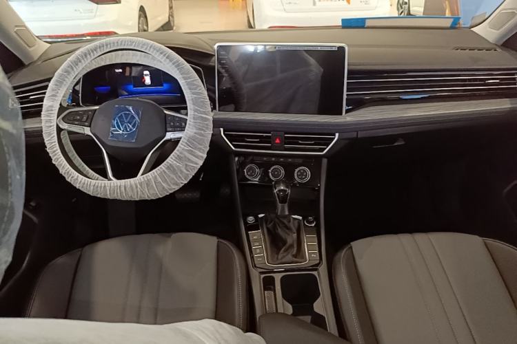 Used Volkswagen Sagitar 2026 Model 30 Million Units Selected 300TSI DSG Surpassing Edition Center Console
