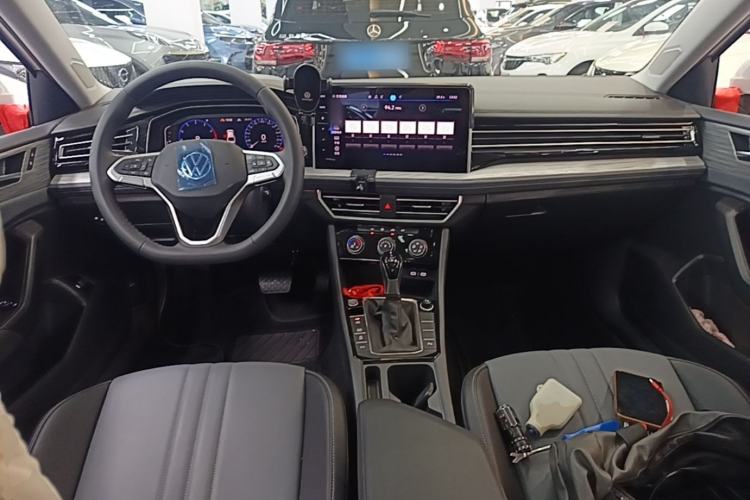 Used Volkswagen Sagitar 2026 Model 30 Million Units Selected 300TSI DSG Surpassing Edition Center Console