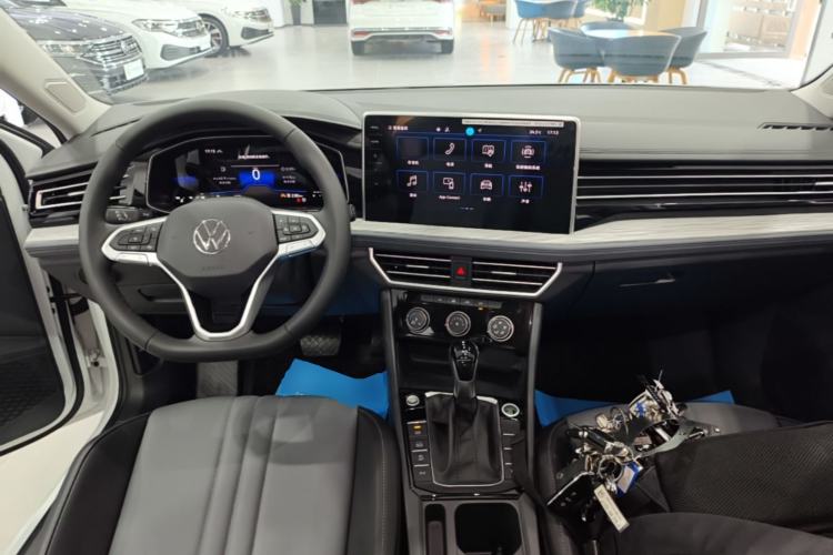 Used Volkswagen Sagitar 2026 Model 30 Million Units Selected 300TSI DSG Surpassing Edition Center Console