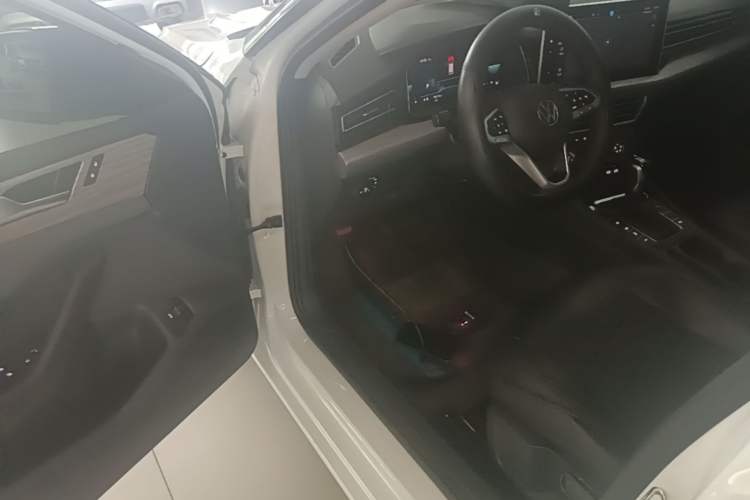 Used Volkswagen Sagitar 2026 Model 30 Million Units Selected 300TSI DSG Surpassing Edition Driver Seat