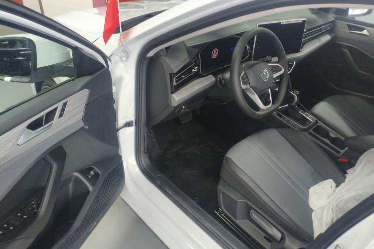 Used Volkswagen Sagitar 2026 Model 30 Million Units Selected 300TSI DSG Surpassing Edition Driver Seat