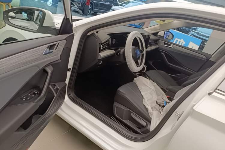 Used Volkswagen Sagitar 2026 Model 30 Million Units Selected 300TSI DSG Surpassing Edition Driver Seat