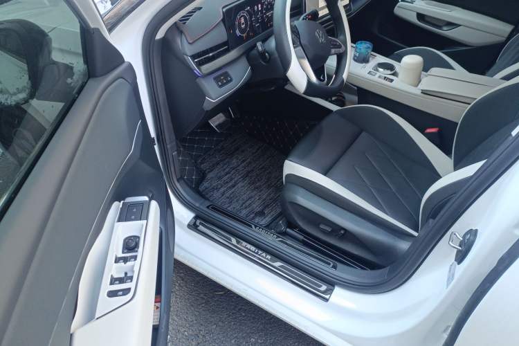 Used Volkswagen Sagitar 2026 Model L 300TSI DSG Elite Version Driver Seat