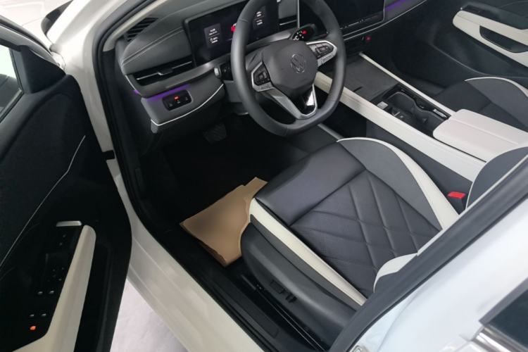 Used Volkswagen Sagitar 2026 Model L 300TSI DSG Elite Version Driver Seat