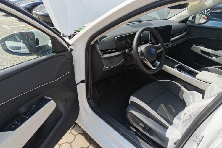 Used Volkswagen Sagitar 2026 Model L 300TSI DSG Elite Version Driver Seat