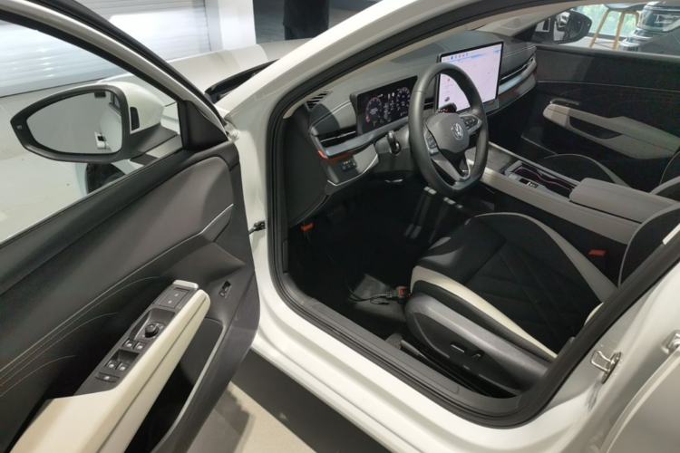 Used Volkswagen Sagitar 2026 Model L 300TSI DSG Luxury Version Driver Seat