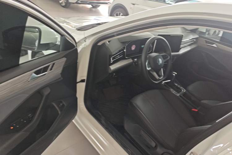 Used Volkswagen Sagitar 2026 Model 30 Million Units Selected 300TSI DSG Surpassing Edition Driver Seat