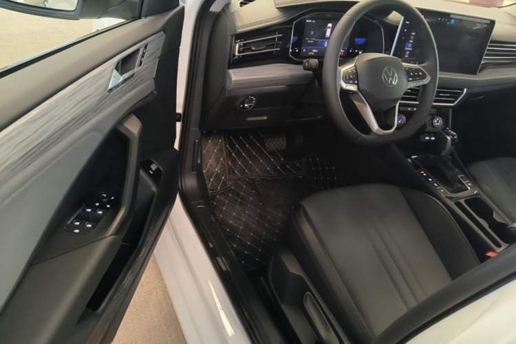 Used Volkswagen Sagitar 2026 Model 30 Million Units Selected 300TSI DSG Surpassing Edition Driver Seat