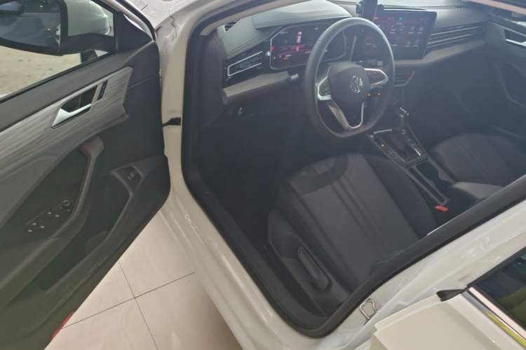 Used Volkswagen Sagitar 2026 Model 30 Million Units Selected 300TSI DSG Surpassing Edition Driver Seat