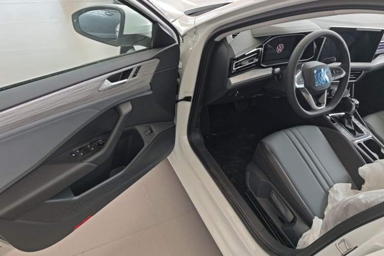Used Volkswagen Sagitar 2026 Model 30 Million Units Selected 300TSI DSG Surpassing Edition Driver Seat