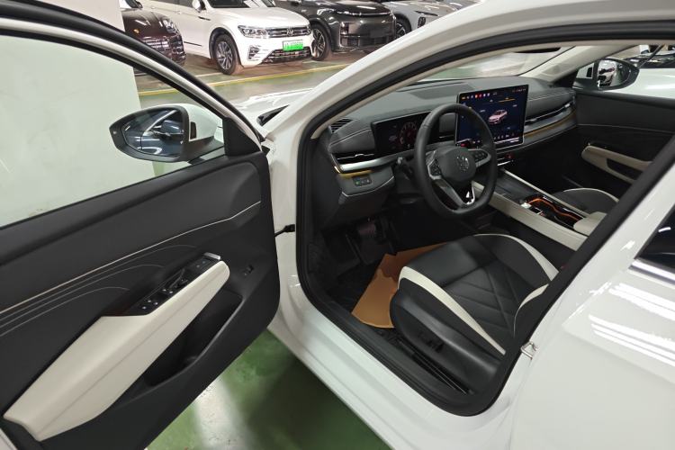 Used Volkswagen Sagitar 2026 Model L 300TSI DSG Luxury Version Driver Seat
