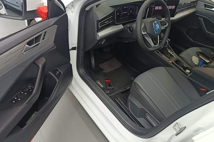 Used Volkswagen Sagitar 2026 Model 30 Million Units Selected 300TSI DSG Surpassing Edition Driver Seat