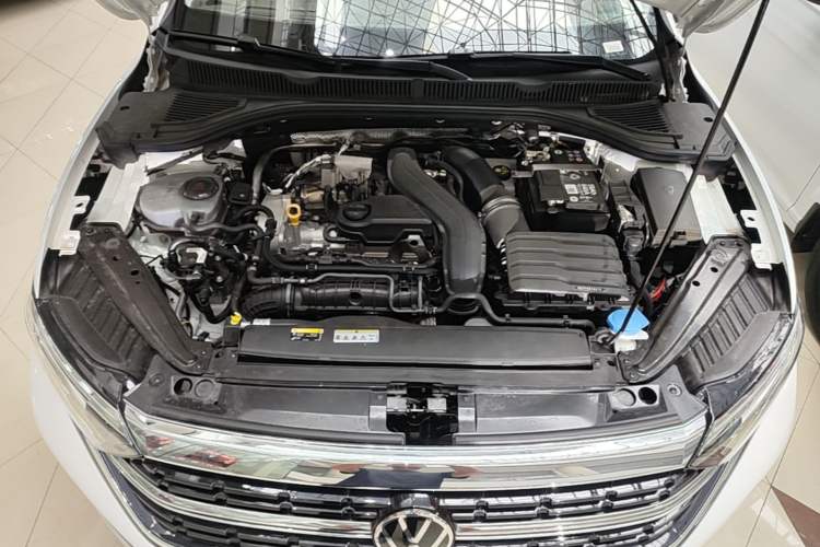 Used Volkswagen Sagitar 2026 Model 30 Million Units Selected 300TSI DSG Surpassing Edition Engine Bay