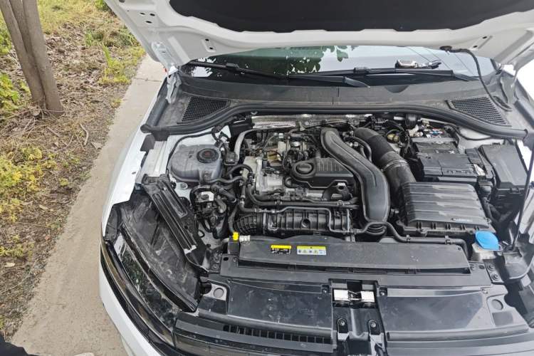 Used Volkswagen Sagitar 2026 Model L 300TSI DSG Luxury Version Engine Bay Right