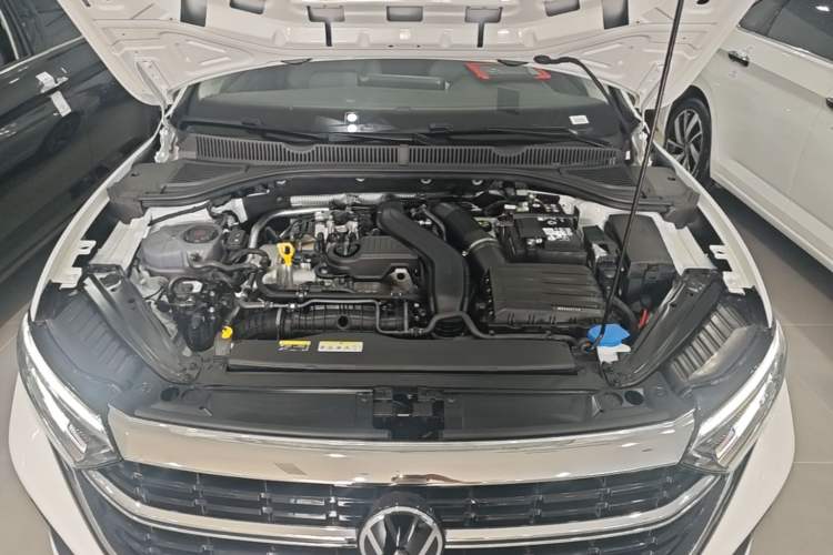 Used Volkswagen Sagitar 2026 Model 30 Million Units Selected 300TSI DSG Surpassing Edition Engine Bay
