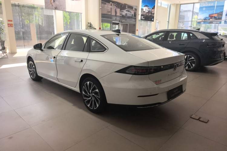 Used Volkswagen Sagitar 2026 Model L 300TSI DSG Luxury Version Exterior 5
