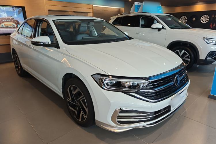 Used Volkswagen Sagitar 2026 Model 30 Million Units Selected 300TSI DSG Surpassing Edition Front Right 45 Deg