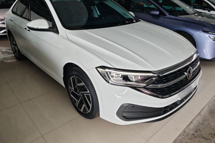Used Volkswagen Sagitar 2026 Model 30 Million Units Selected 300TSI DSG Surpassing Edition Front Right 45 Deg