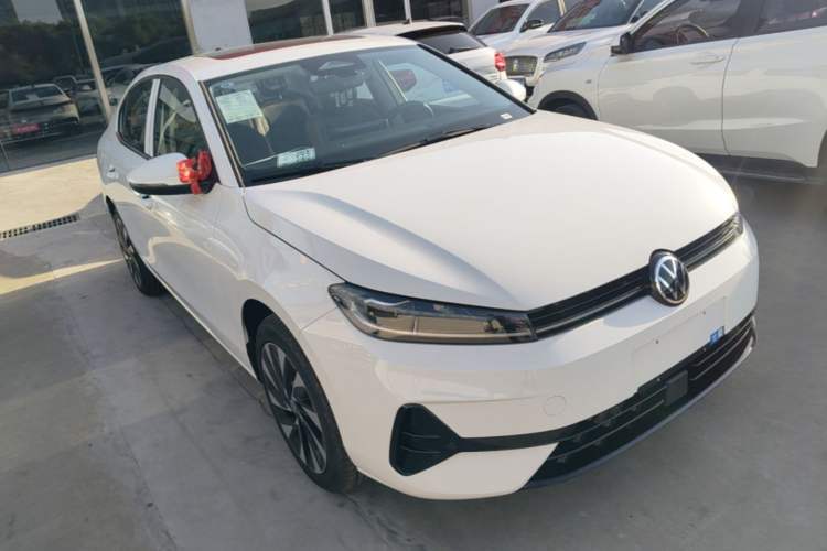Used Volkswagen Sagitar 2026 S 300TSI Luxury Edition Front Right 45 Deg