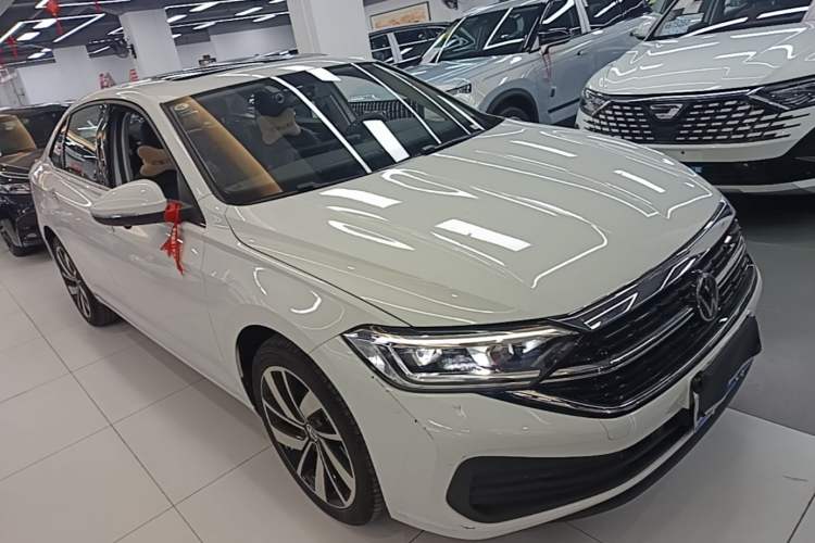 Used Volkswagen Sagitar 2026 Model 30 Million Units Selected 300TSI DSG Surpassing Edition Front Right 45 Deg