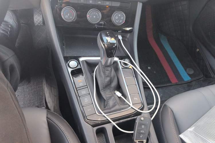 Used Volkswagen Sagitar 2026 Model 30 Million Units Selected 300TSI DSG Surpassing Edition Gear Lever