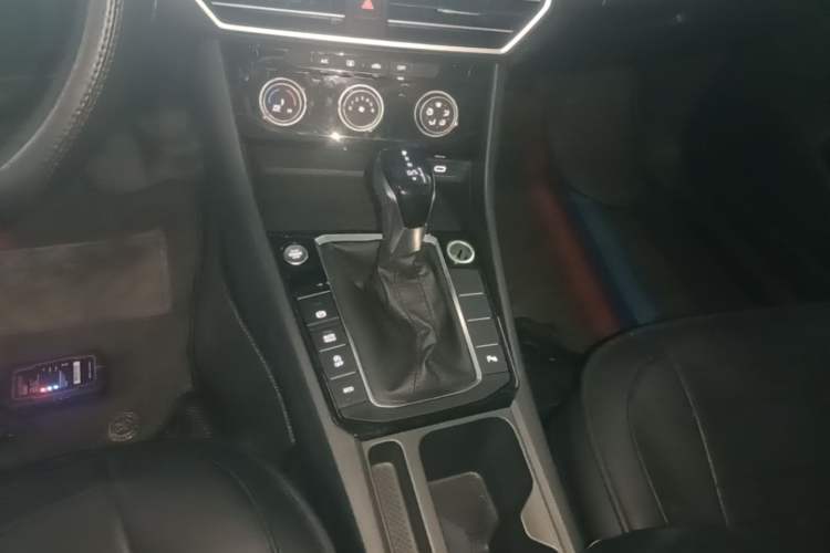 Used Volkswagen Sagitar 2026 Model 30 Million Units Selected 300TSI DSG Surpassing Edition Gear Lever