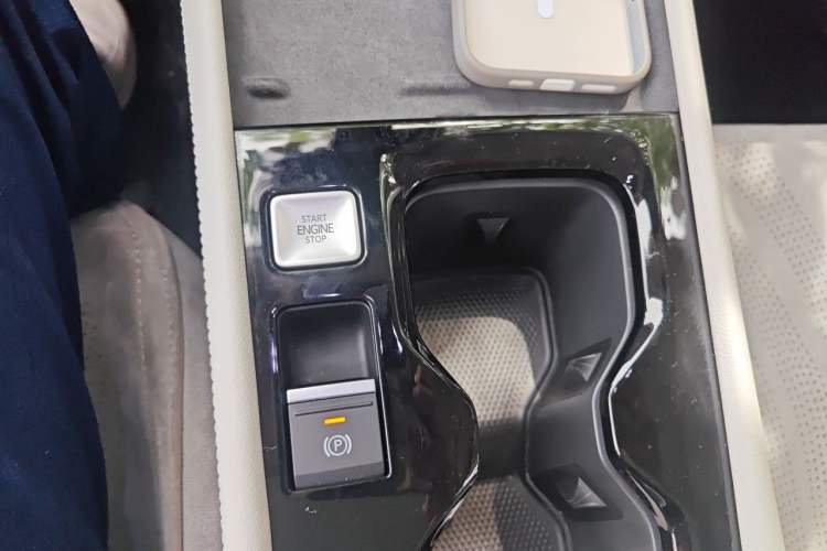 Used Volkswagen Sagitar 2026 Model L 300TSI DSG Luxury Version Gear Lever