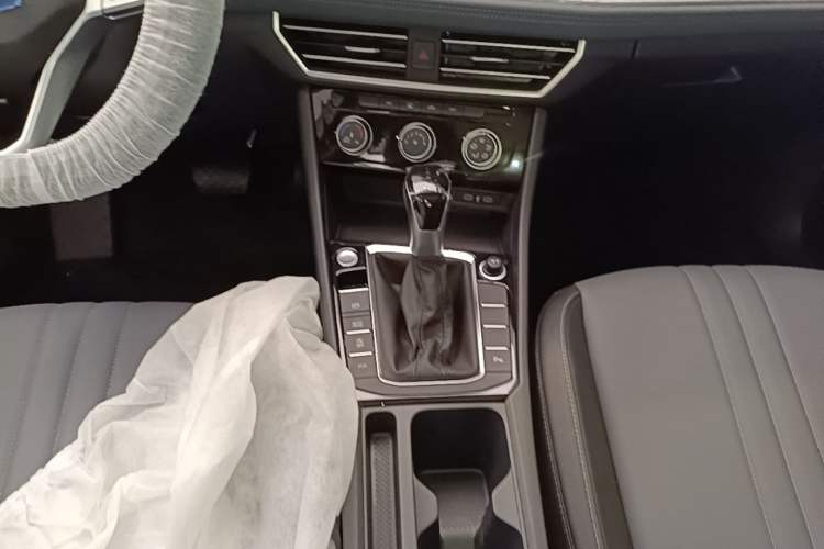 Used Volkswagen Sagitar 2026 Model 30 Million Units Selected 300TSI DSG Surpassing Edition Gear Lever