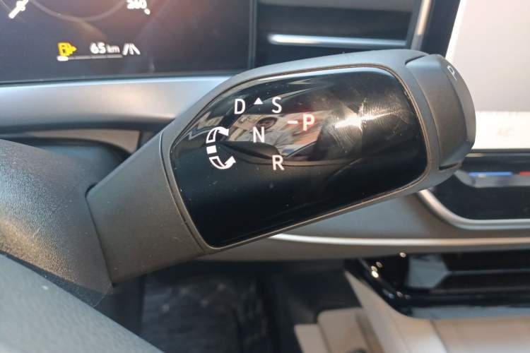 Used Volkswagen Sagitar 2026 Model L 300TSI DSG Elite Version Gear Lever