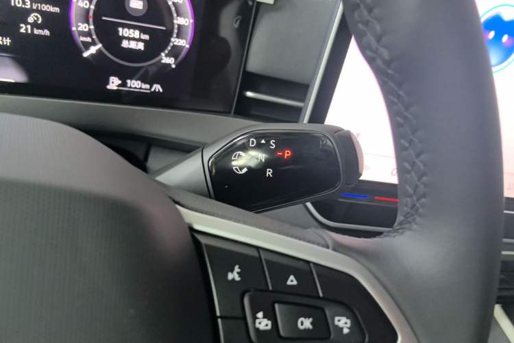 Used Volkswagen Sagitar 2026 Model L 300TSI DSG Elite Version Gear Lever