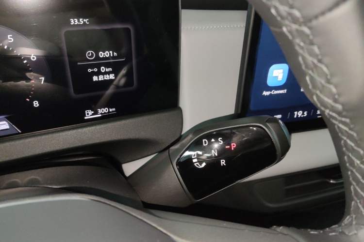Used Volkswagen Sagitar 2026 Model S 1.5L Elite Edition Gear Lever