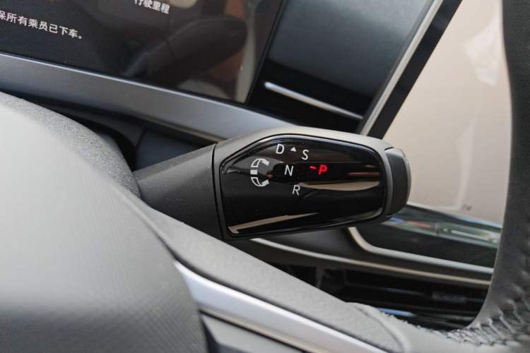 Used Volkswagen Sagitar 2026 Model L 300TSI DSG Elite Version Gear Lever