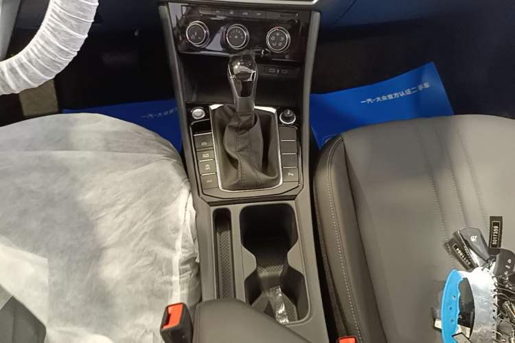 Used Volkswagen Sagitar 2026 Model 30 Million Units Selected 300TSI DSG Surpassing Edition Gear Lever
