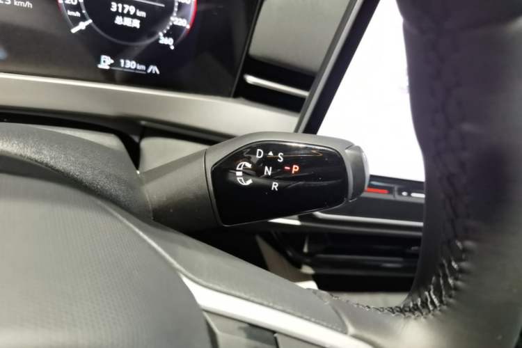 Used Volkswagen Sagitar 2026 Model L 300TSI DSG Luxury Version Gear Lever