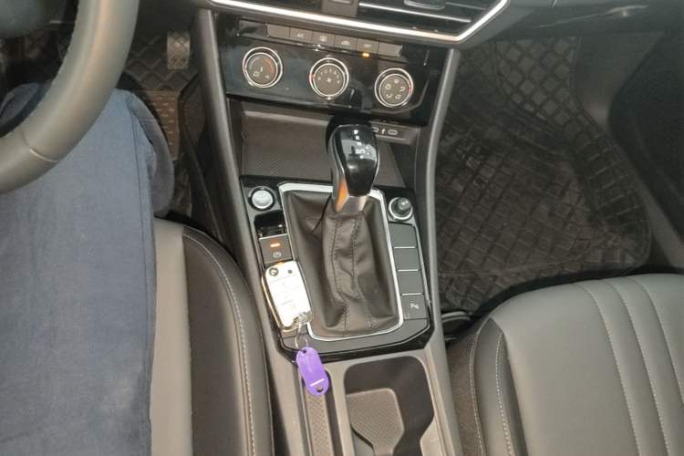 Used Volkswagen Sagitar 2026 Model 30 Million Units Selected 300TSI DSG Surpassing Edition Gear Lever