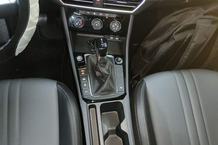 Used Volkswagen Sagitar 2026 Model 30 Million Units Selected 300TSI DSG Surpassing Edition Gear Lever
