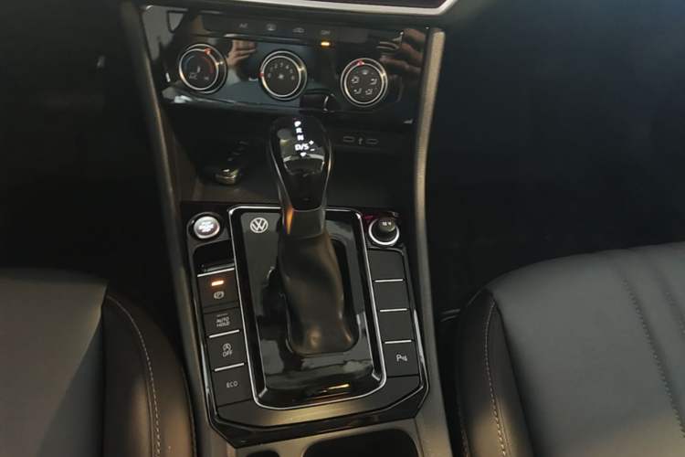 Used Volkswagen Sagitar 2026 Model 30 Million Units Selected 300TSI DSG Surpassing Edition Gear Lever