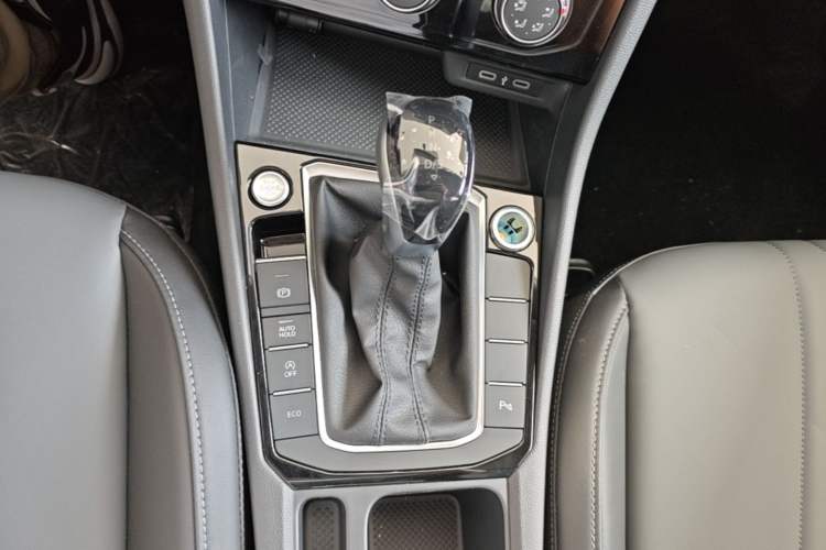 Used Volkswagen Sagitar 2026 Model 30 Million Units Selected 300TSI DSG Surpassing Edition Gear Lever