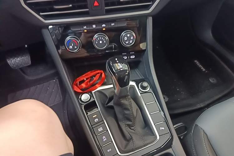 Used Volkswagen Sagitar 2026 Model 30 Million Units Selected 300TSI DSG Surpassing Edition Gear Lever