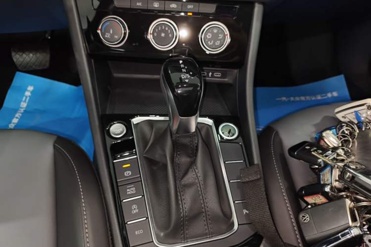 Used Volkswagen Sagitar 2026 Model 30 Million Units Selected 300TSI DSG Surpassing Edition Gear Lever