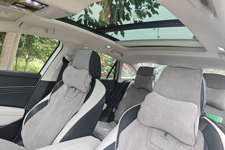 Used Volkswagen Sagitar 2026 Model L 300TSI DSG Luxury Version Headliner